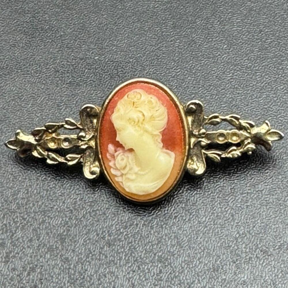 Vintage Gold Tone Left Facing Peach White Cameo Pin Brooch Pin